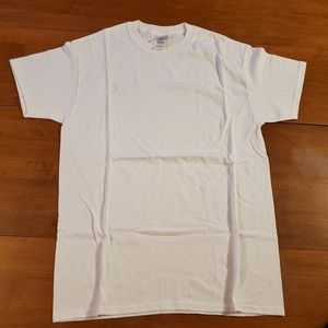 NWOT Gildan plain white tshirt